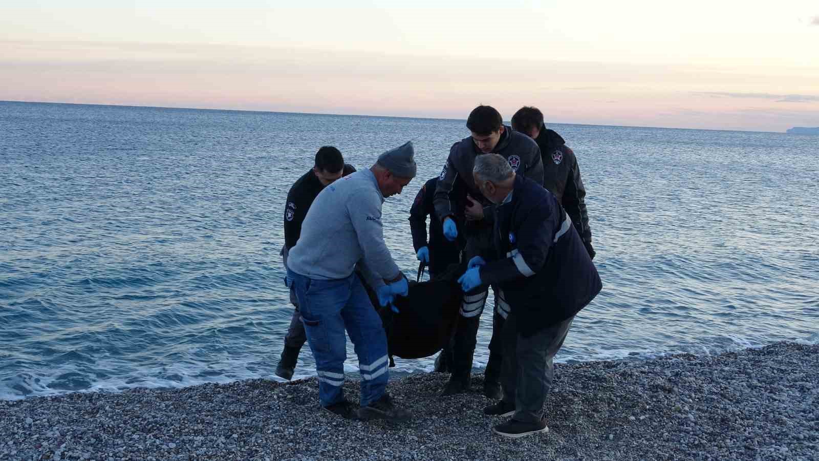 antalyada balik tutan vatandaslarin oltasina ceset takildi 10