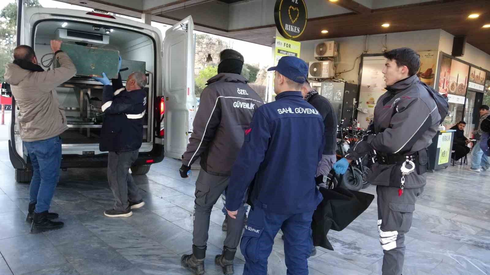 antalyada balik tutan vatandaslarin oltasina ceset takildi 11 bt19KMU3