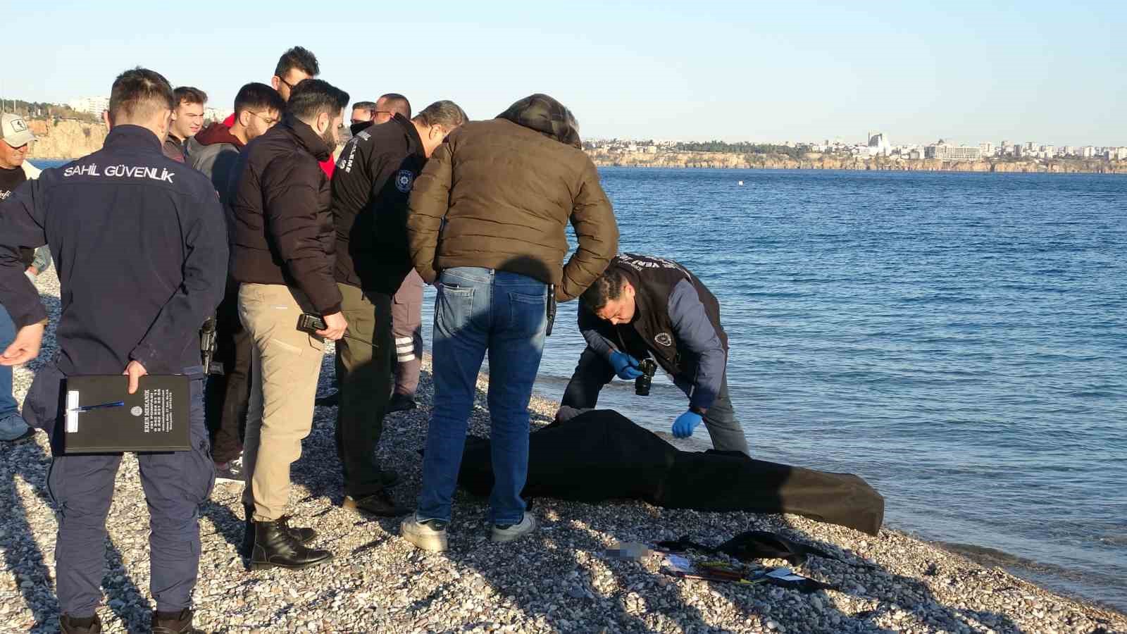 antalyada balik tutan vatandaslarin oltasina ceset takildi 8