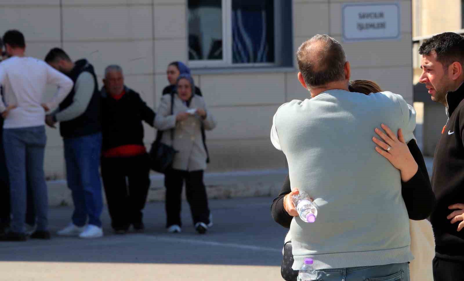 antalyada bariyerlere carpan motosikletli hayatini kaybetti 12 eFJ2RHyF