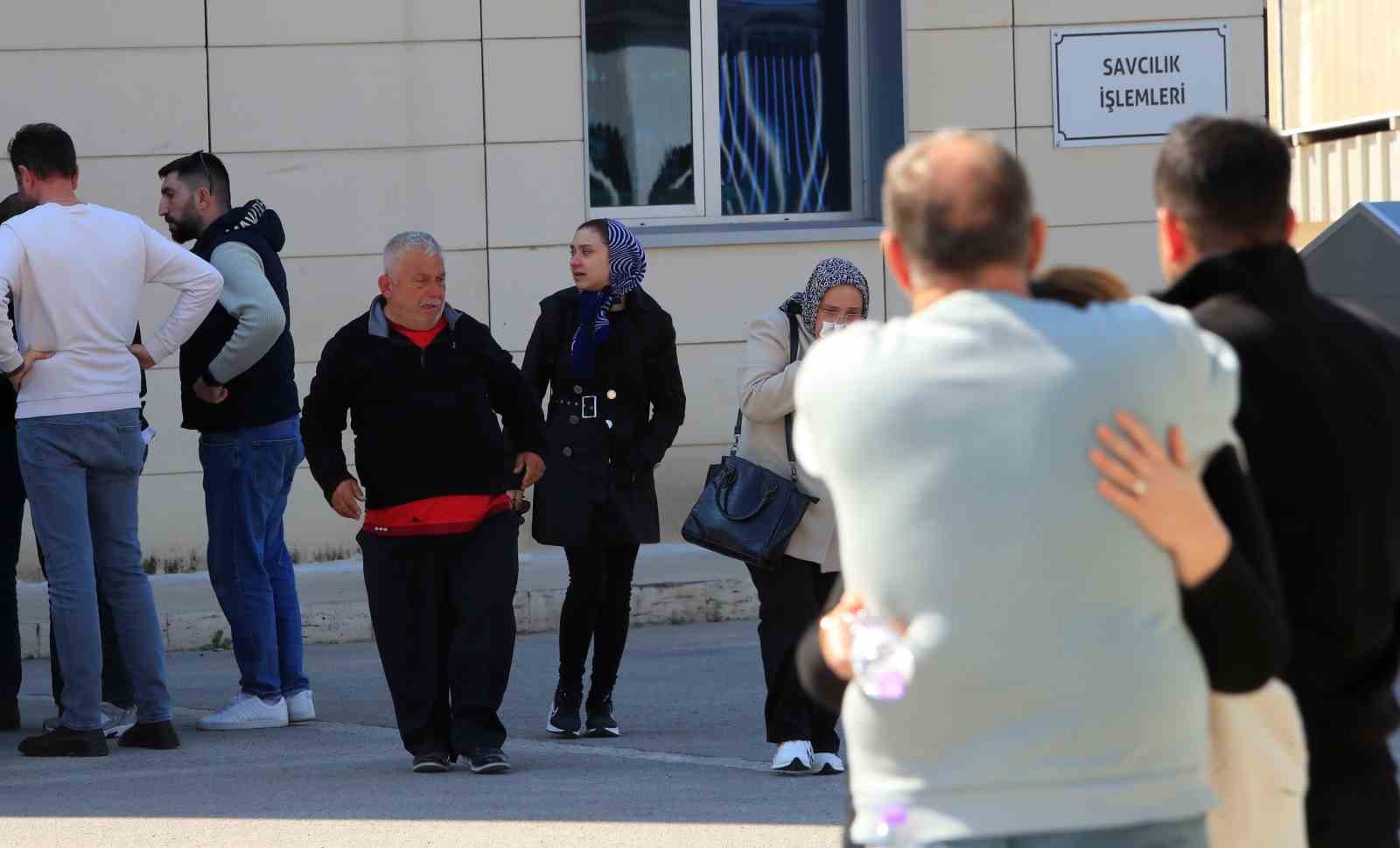 antalyada bariyerlere carpan motosikletli hayatini kaybetti 6 lNrCmGNF