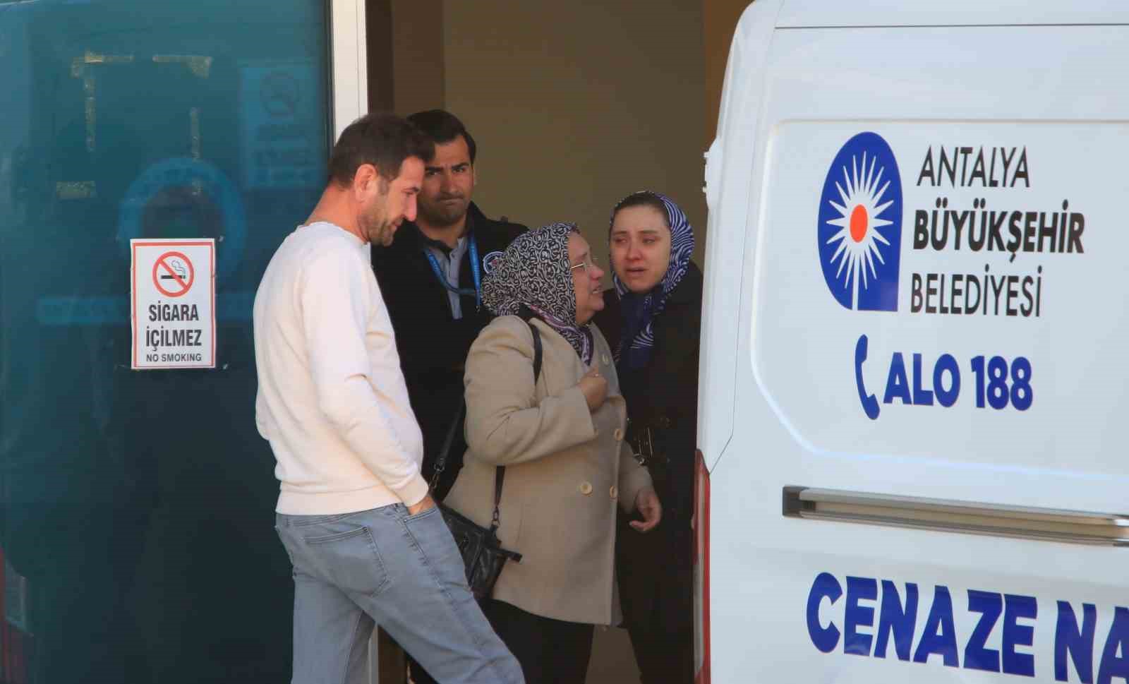 antalyada bariyerlere carpan motosikletli hayatini kaybetti 8 7DUtbktD