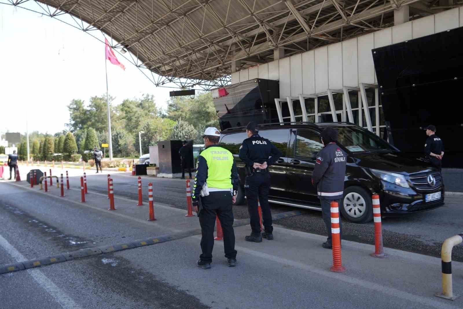 antalyada bayramda 43 uygulama noktasinda 3 bin 217 personel gorev basinda 4 q9LIq7PK