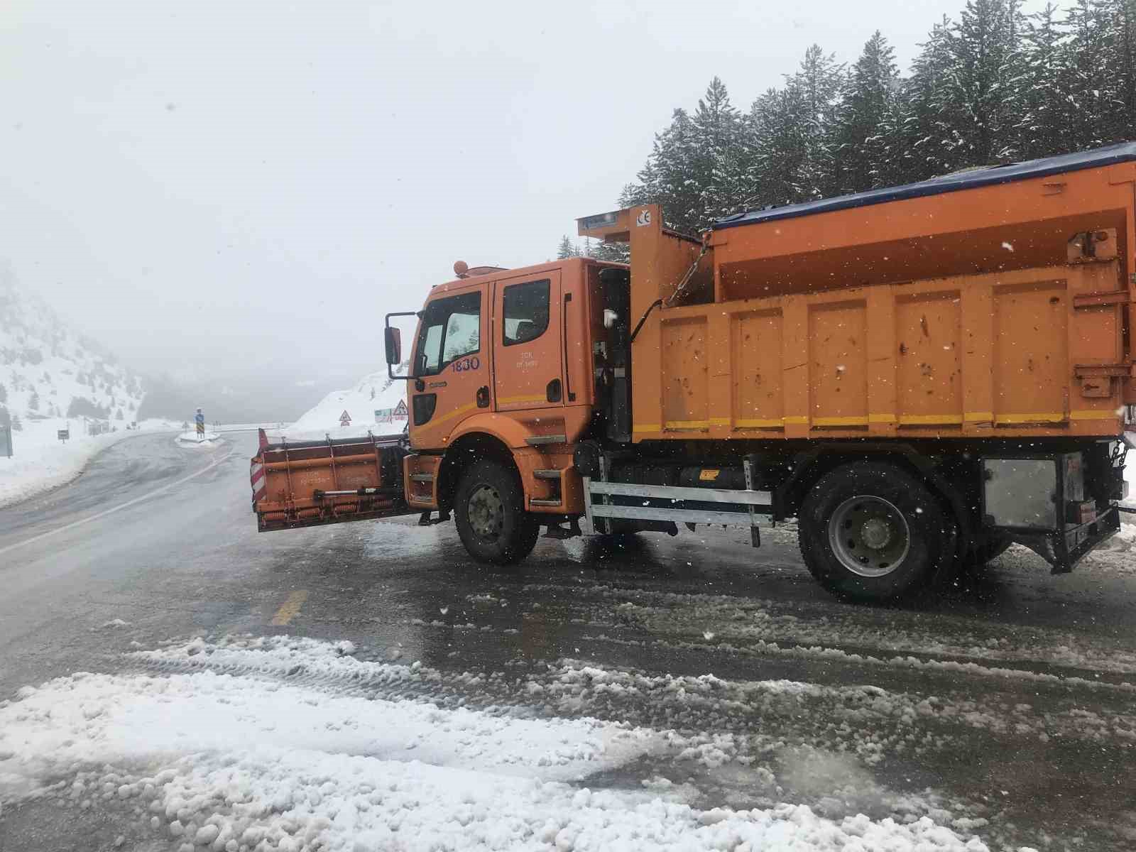 antalyada bin 825 rakimli alacabelde kar yagisi 9 bRzI3ULm