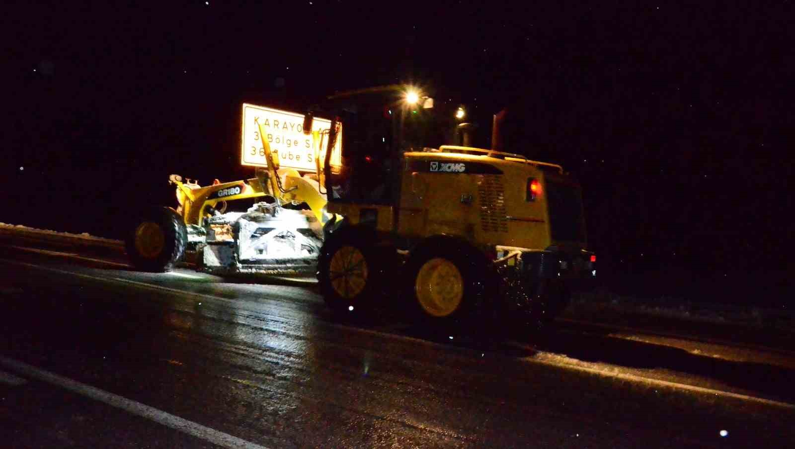 Antalya’da bin 825 rakımlı Alacabel’de kar yağışı başladı 6 antalyada bin 825 rakimli alacabelde kar yagisi basladi 2 SHSRLNJs