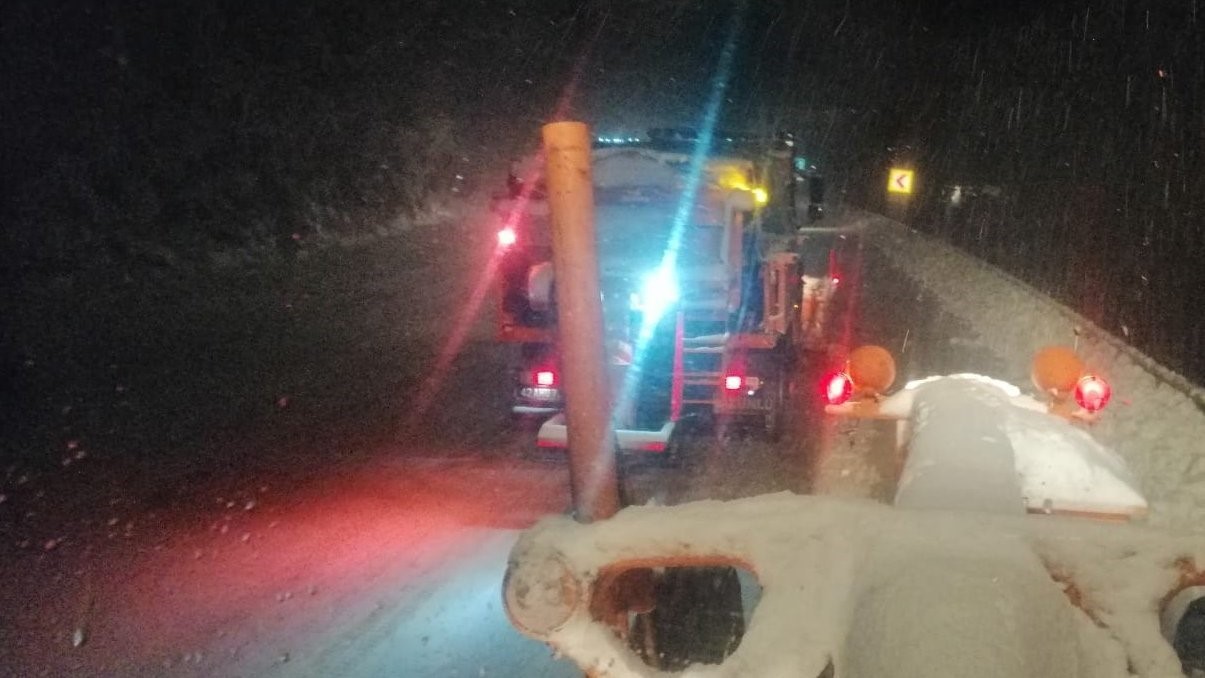 Antalya’da bin 825 rakımlı Alacabel’de kar yağışı başladı 8 antalyada bin 825 rakimli alacabelde kar yagisi basladi 4 8KnLcti7