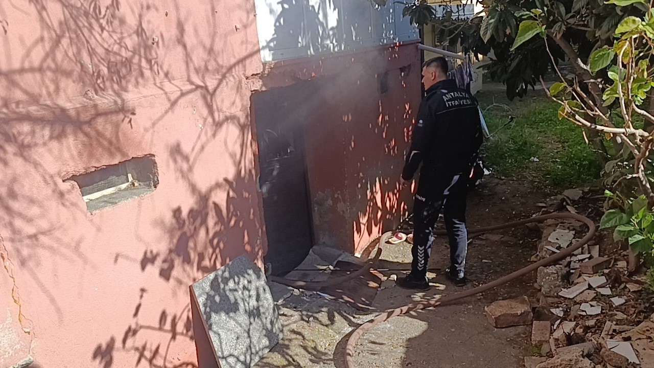 antalyada binanin bodrum kati cikan yanginda kule dondu 3 Wh9ijS3T