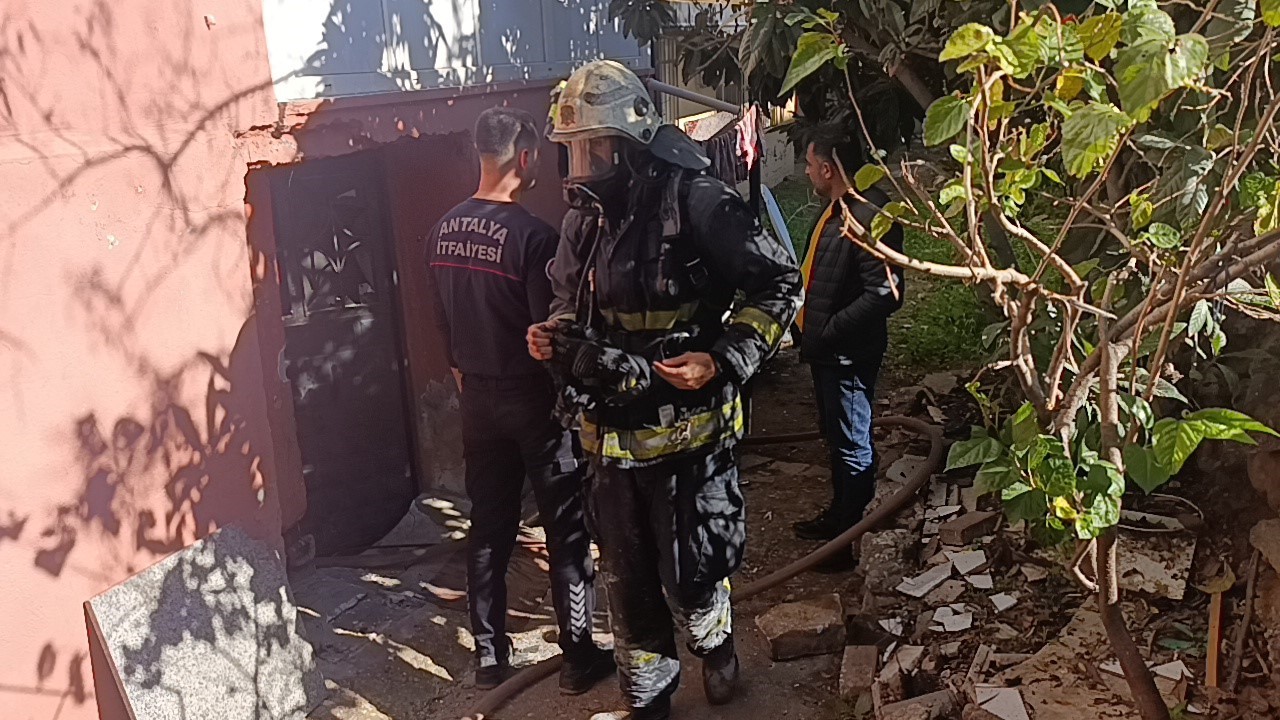 antalyada binanin bodrum kati cikan yanginda kule dondu 7