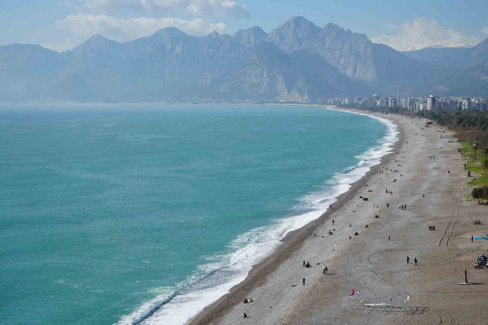 antalyada bir gun arayla iki mevsim dun saganak ve firtina bugun deniz keyfi 4 OFjiBKNS