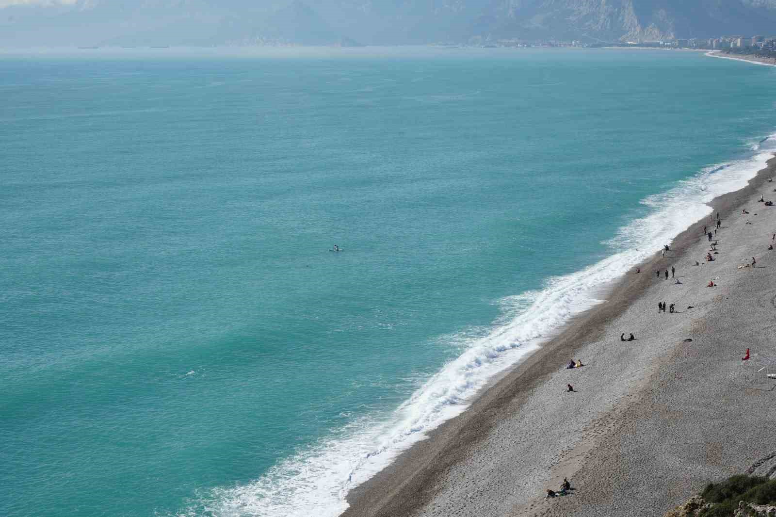 antalyada bir gun arayla iki mevsim dun saganak ve firtina bugun deniz keyfi 5 lTEW447n