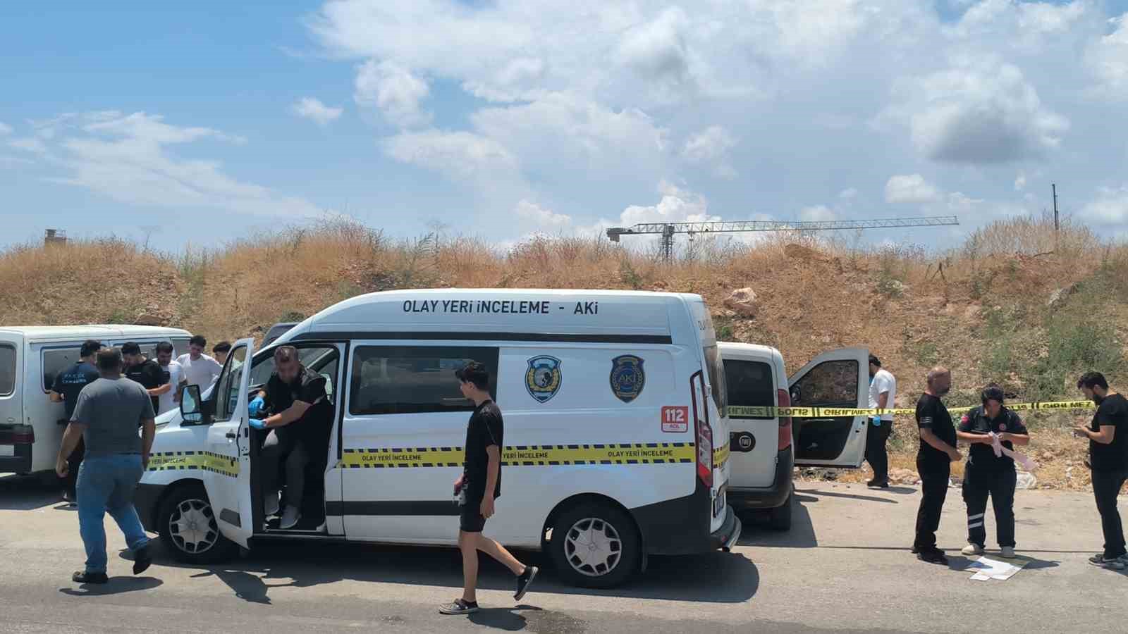 antalyada bir kisi arac icince olu bulundu yakinlari sinir krizi gecirdi 2 QvkNnBlv