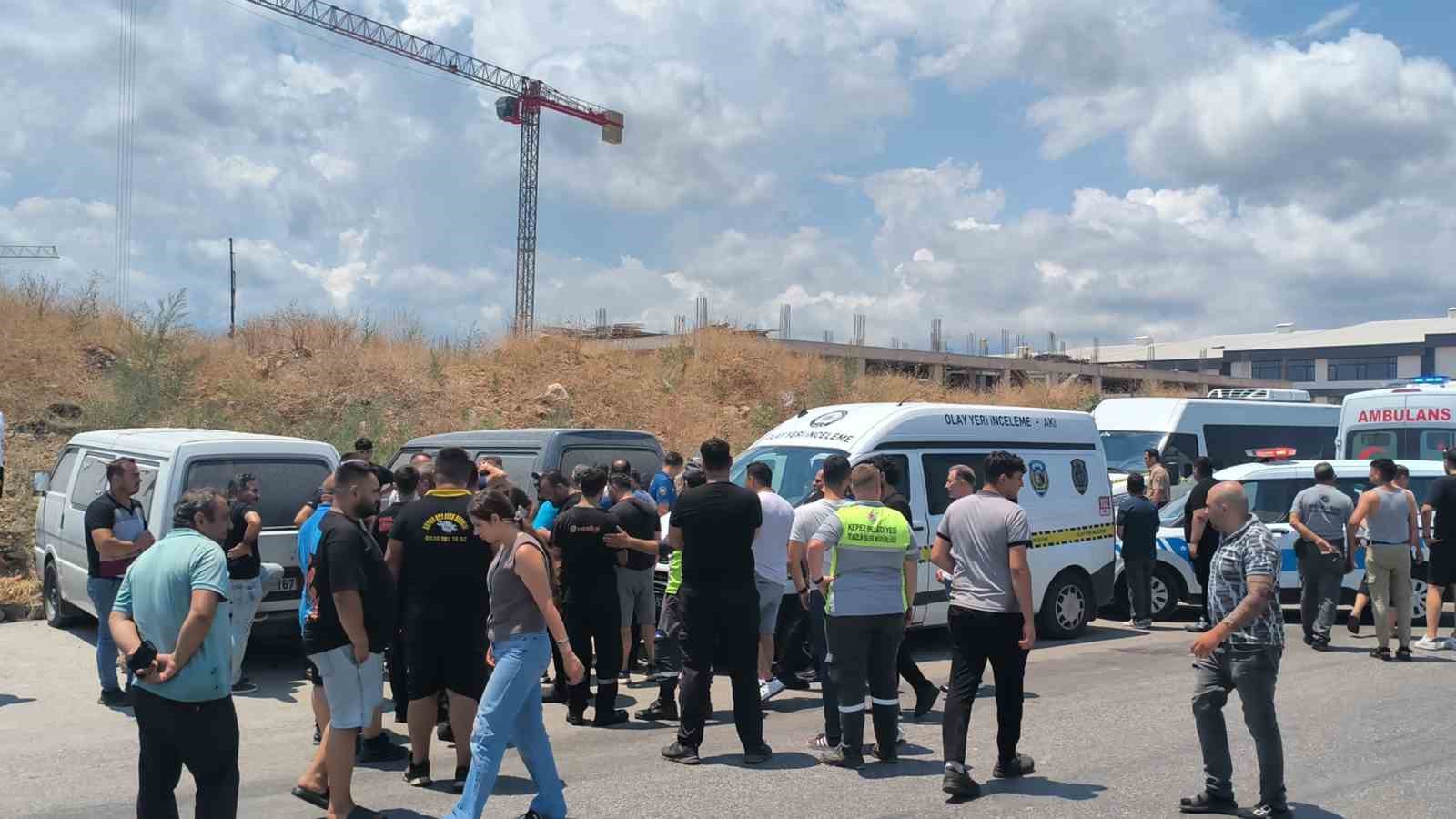 antalyada bir kisi arac icince olu bulundu yakinlari sinir krizi gecirdi 3 L4wfA16f