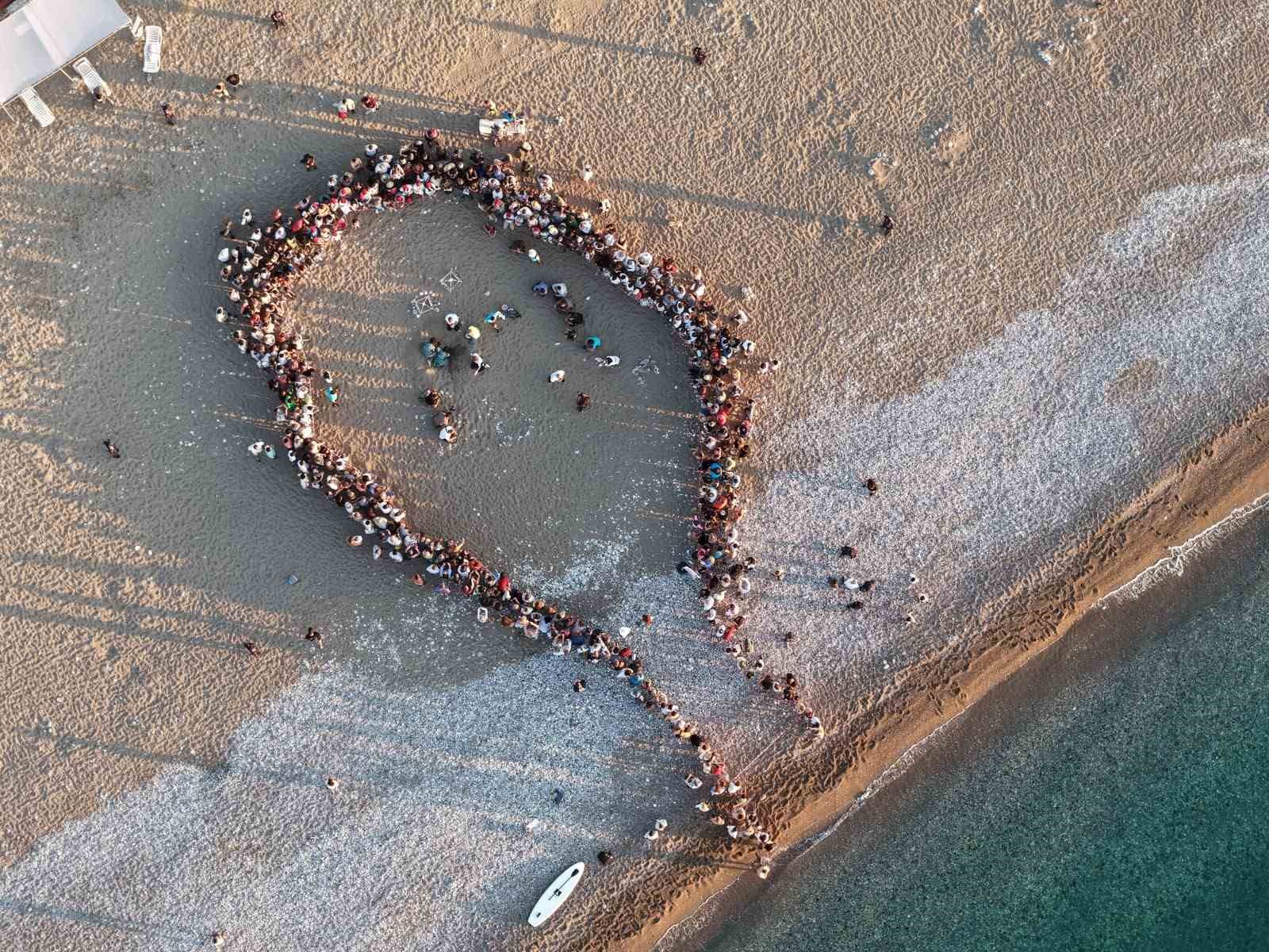Antalya’da caretta caretta yavruları denizle buluştu 8 antalyada caretta caretta yavrulari denizle bulustu 4 qGki8AS3