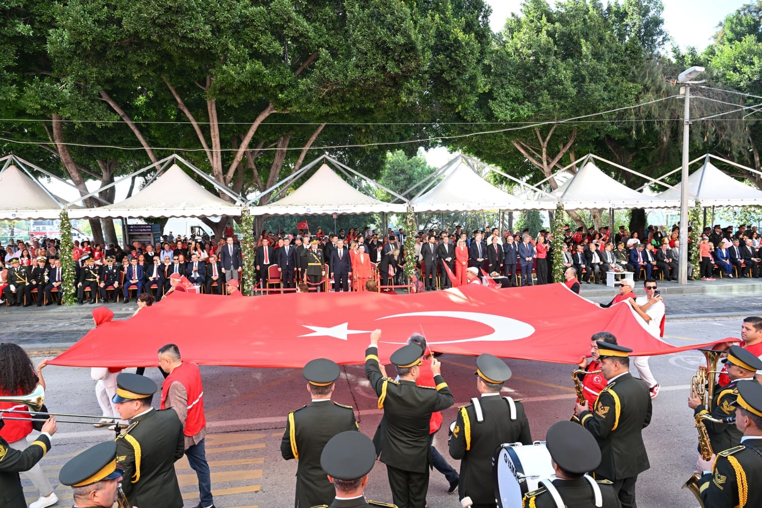 antalyada cumhuriyetin 102nci yili kutlamalari 16 FTYsbeBi