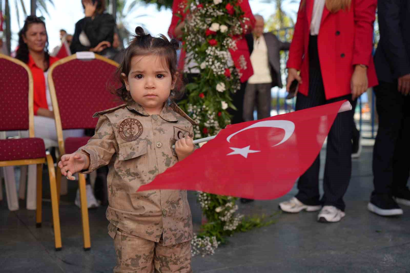 antalyada cumhuriyetin 102nci yili kutlamalari 3 KMut33Sq