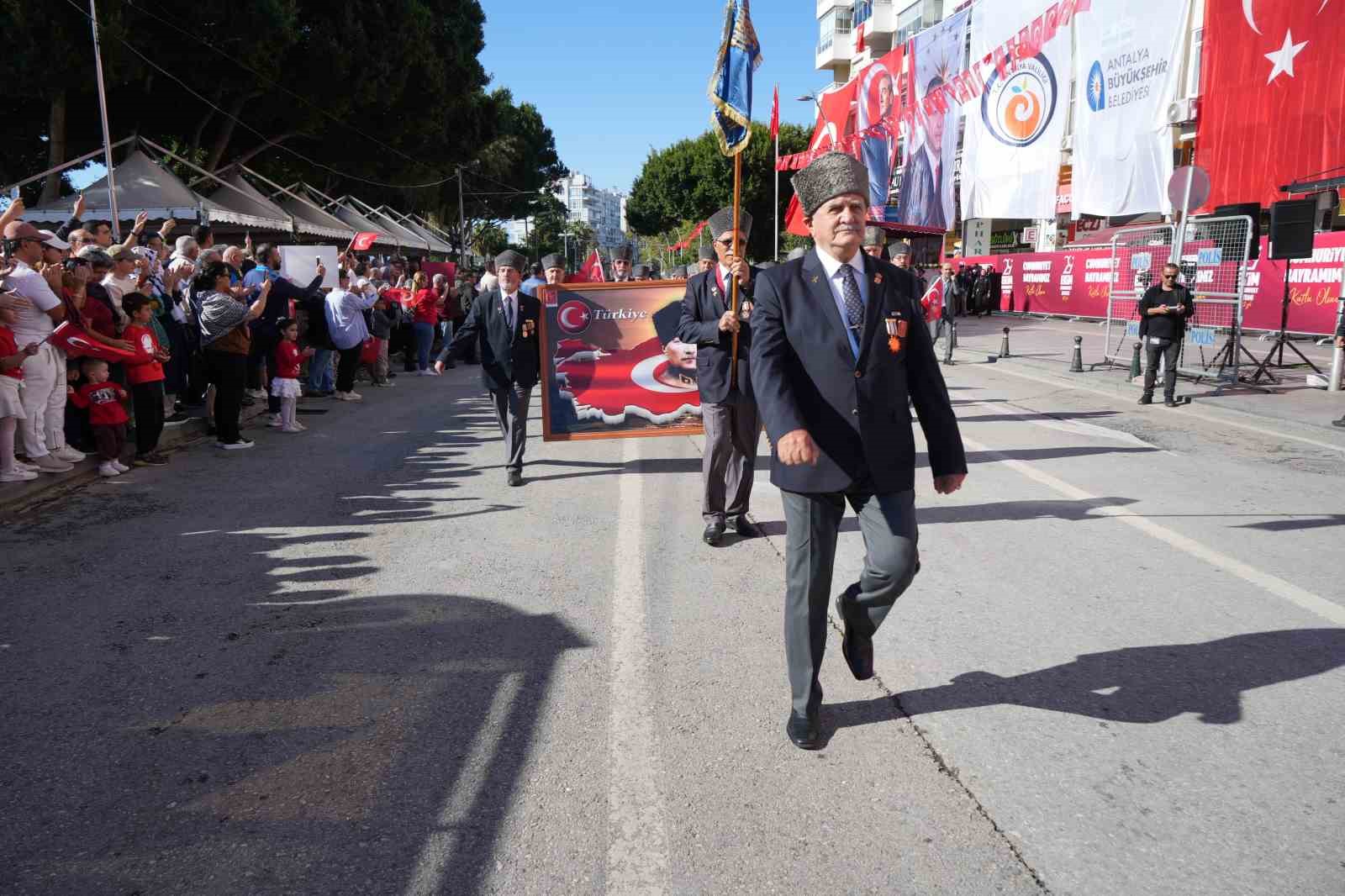 antalyada cumhuriyetin 102nci yili kutlamalari 8 bLkOXND2