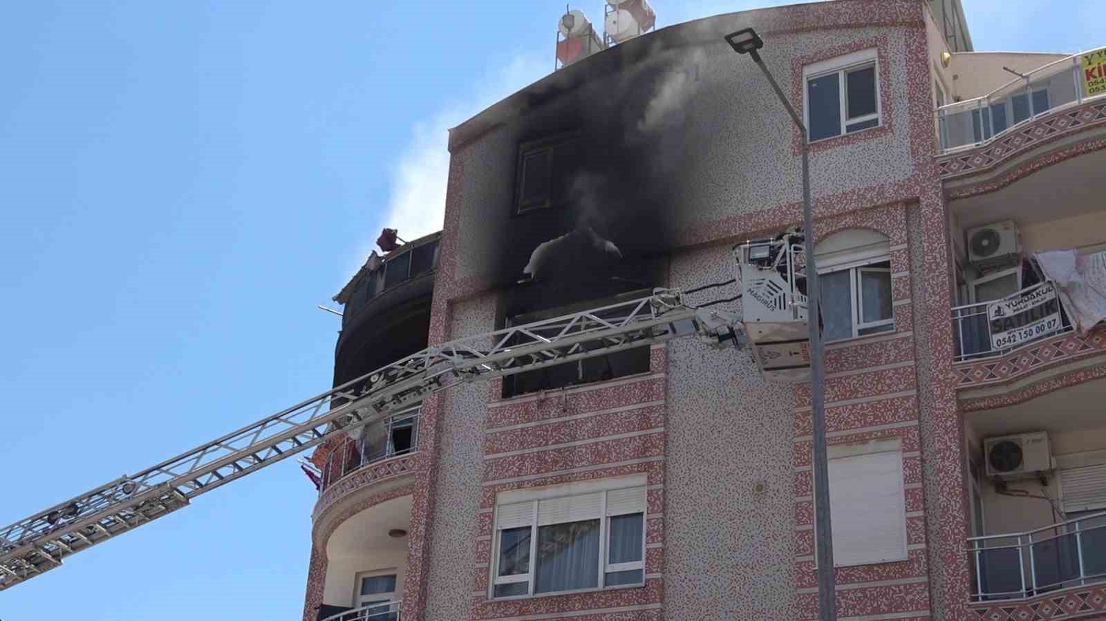 Antalya’da dairede çıkan yangında 1’i bebek 5 kişi dumandan etkilendi 4 antalyada dairede cikan yanginda 1i bebek 5 kisi dumandan etkilendi 0 QqeUC5GX