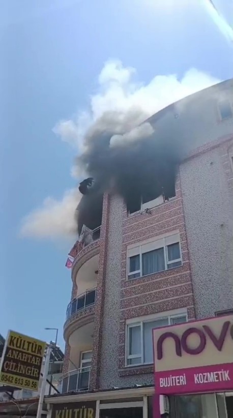 Antalya’da dairede çıkan yangında 1’i bebek 5 kişi dumandan etkilendi 9 antalyada dairede cikan yanginda 1i bebek 5 kisi dumandan etkilendi 5 b2AiEuRj