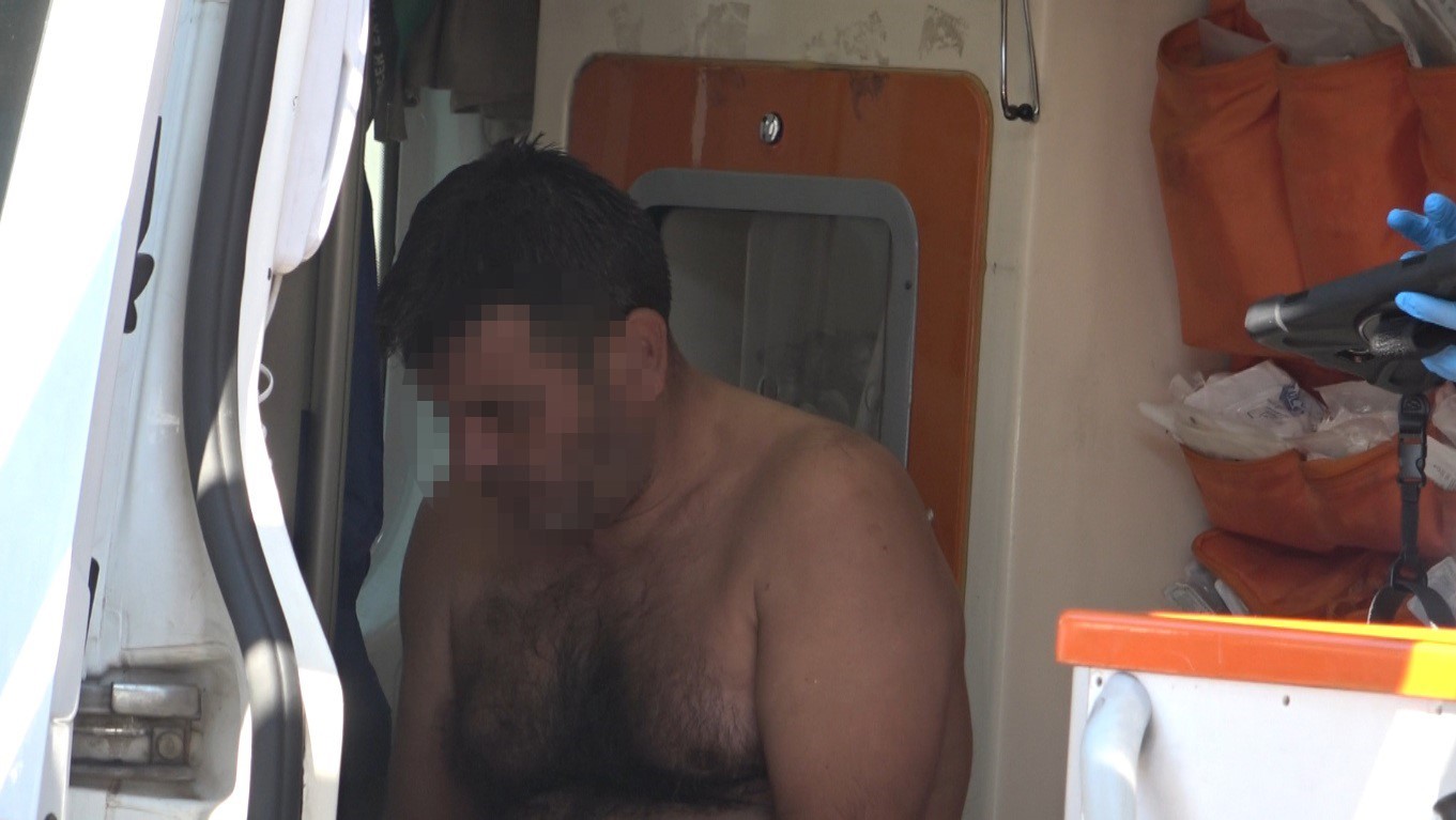 antalyada denize acildigi kano devrildi suda 3 saat kurtarilmayi beklerken imdadina deniz polisi yetisti