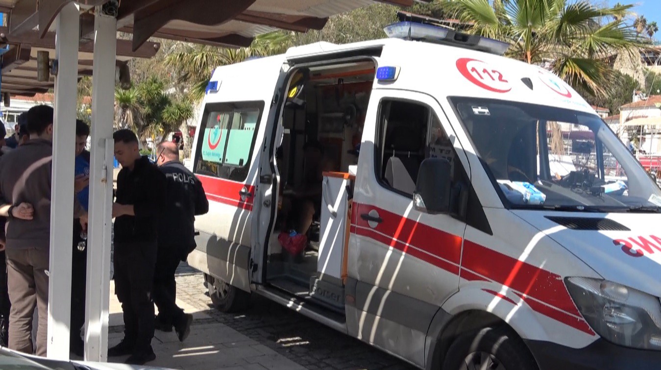 antalyada denize acildigi kano devrildi suda 3 saat kurtarilmayi beklerken imdadina deniz polisi yetisti wZzWC7D1