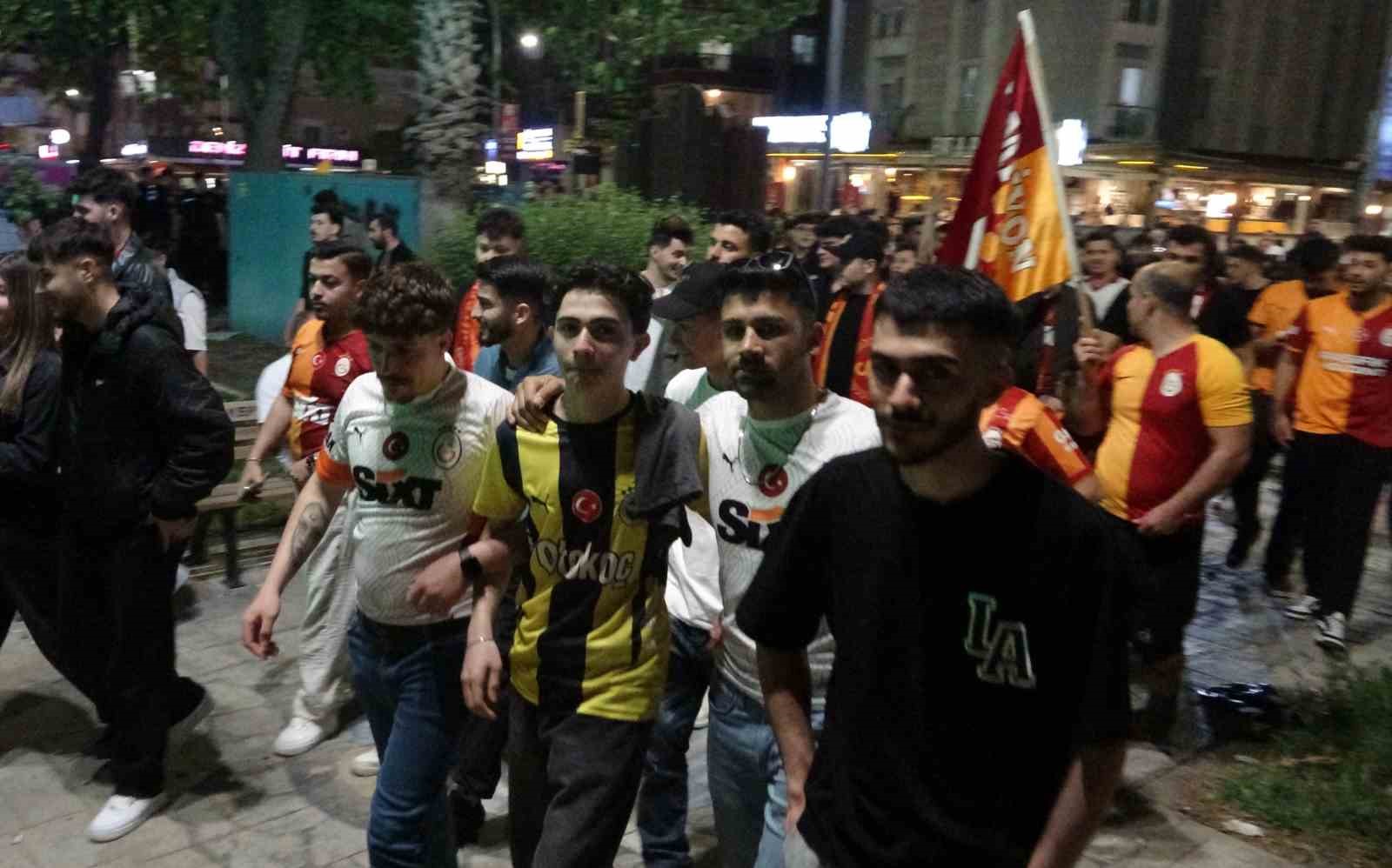 Antalya’da derbi galibiyetini kutlayan bir taraftar bıçakla yaralandı 7 antalyada derbi galibiyetini kutlayan bir taraftar bicakla yaralandi 3 apzSnjw6