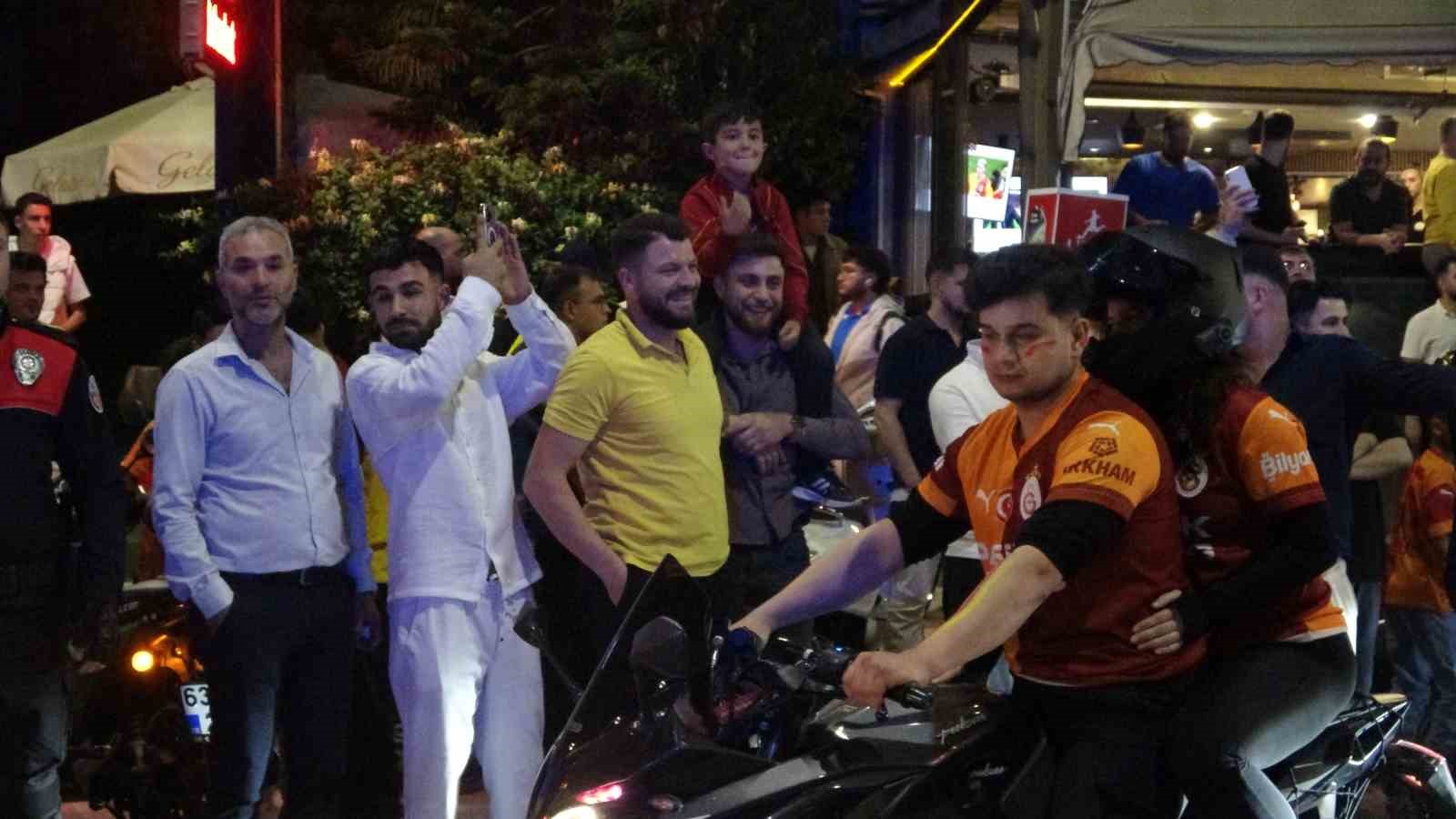 Antalya’da derbi galibiyetini kutlayan bir taraftar bıçakla yaralandı 10 antalyada derbi galibiyetini kutlayan bir taraftar bicakla yaralandi 6 v6VkVlK5