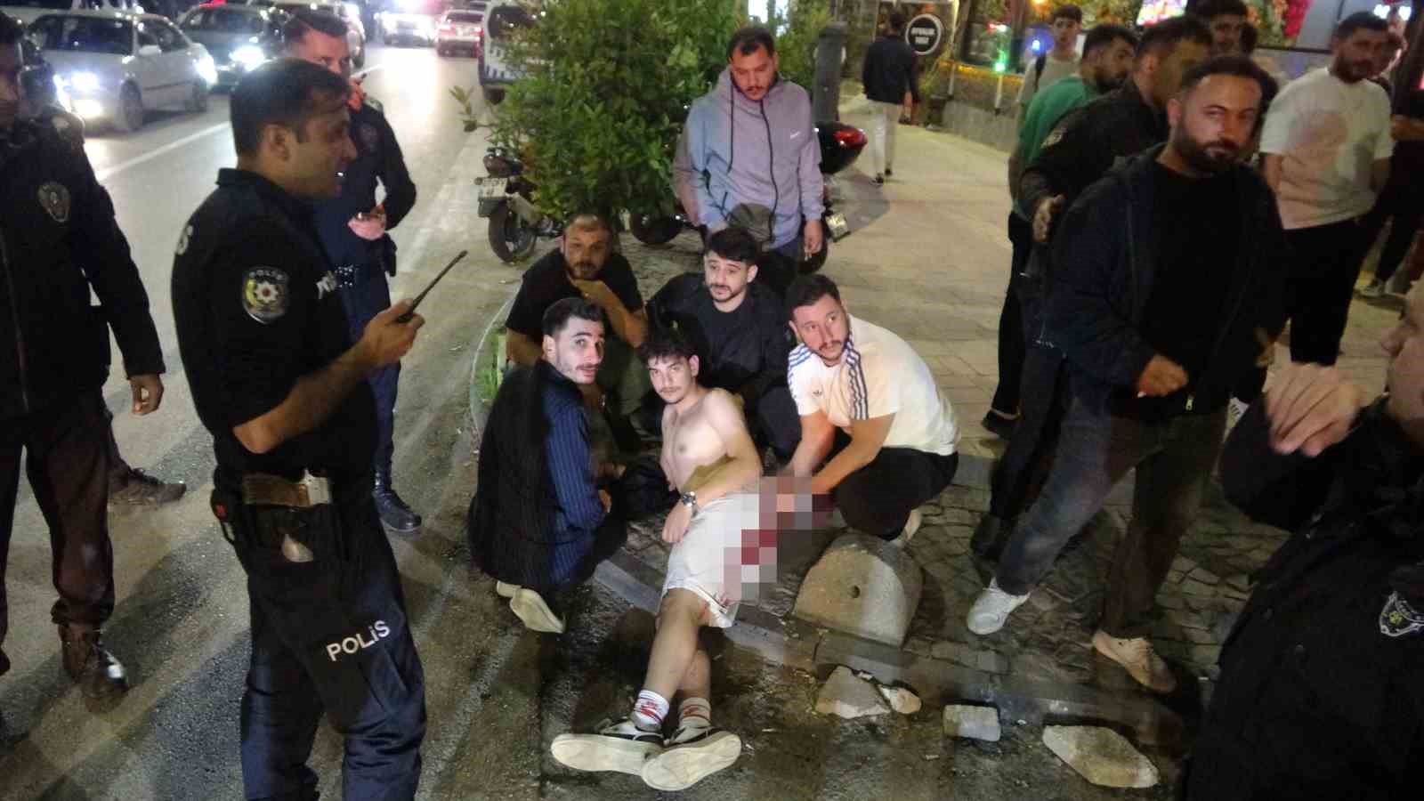 Antalya’da derbi galibiyetini kutlayan bir taraftar bıçakla yaralandı 12 antalyada derbi galibiyetini kutlayan bir taraftar bicakla yaralandi 8 YSOTDWbd