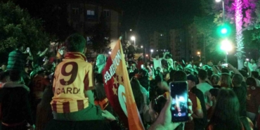 antalyada-derbi-galibiyetini-kutlayan-bir-taraftar-bicakla-yaralandi-KZRgtexW.jpg