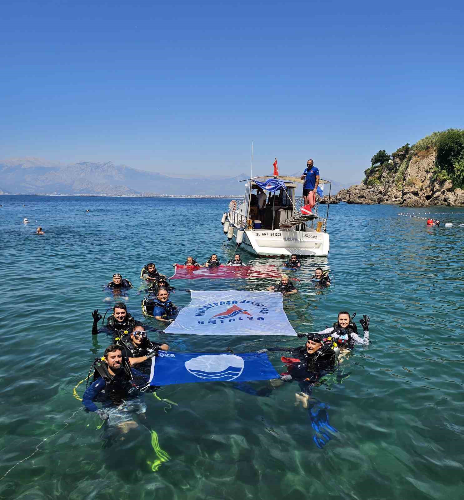 Antalya’da dip temizliğinde çok sayıda plastik ve teneke ambalaj atığı çıkarıldı 4 antalyada dip temizliginde cok sayida plastik ve teneke ambalaj atigi cikarildi 0 Tz4YevgR