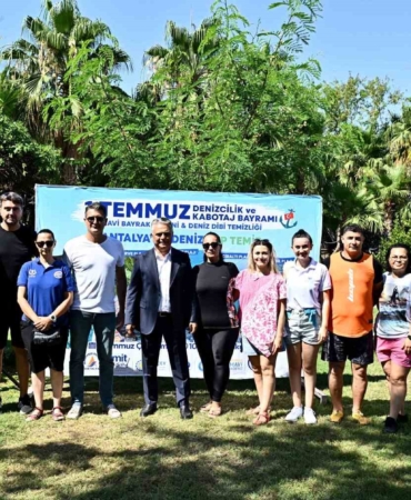 antalyada-dip-temizliginde-cok-sayida-plastik-ve-teneke-ambalaj-atigi-cikarildi-ppuU9bVF.jpg
