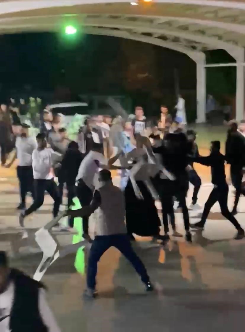 antalyada dugunde cikan kavgada sandalyeler havada ucustu ortalik savas alanina dondu 0 RWcp3snD