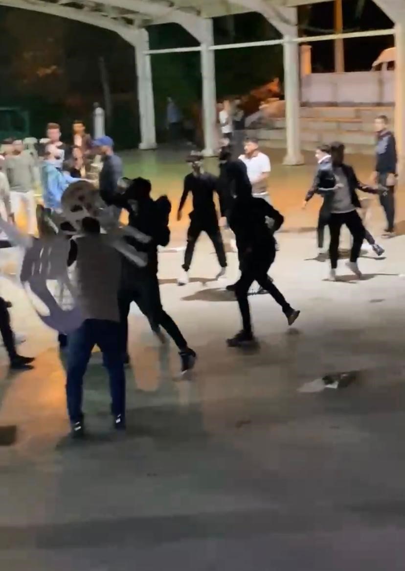 antalyada dugunde cikan kavgada sandalyeler havada ucustu ortalik savas alanina dondu 2 YOU2pqNd