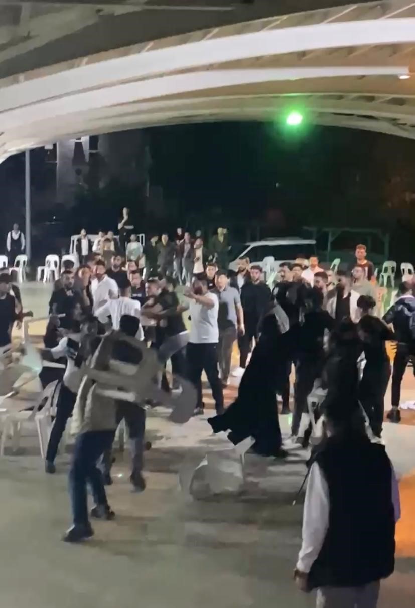 antalyada dugunde cikan kavgada sandalyeler havada ucustu ortalik savas alanina dondu 3 57171pWt