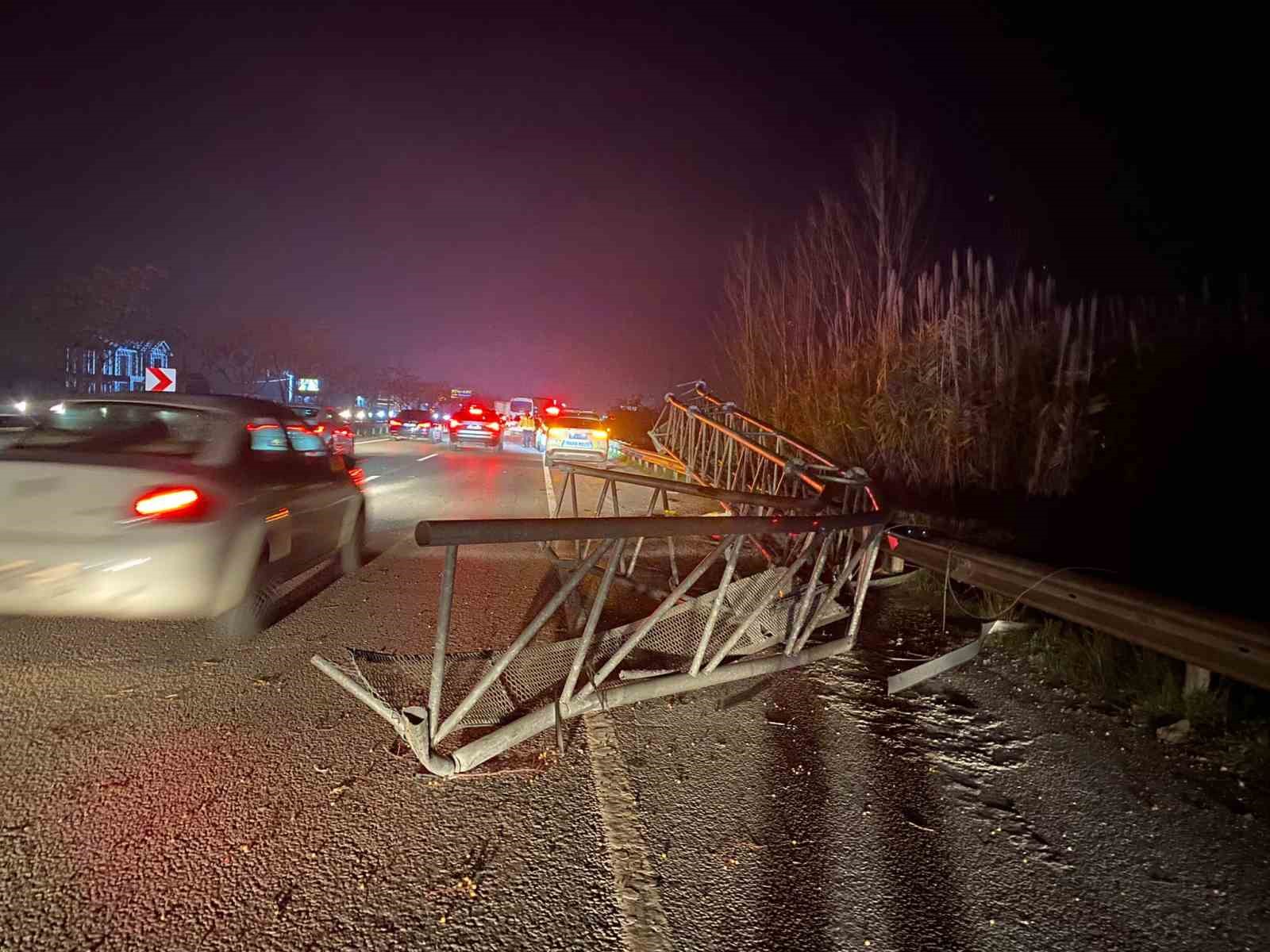 antalyada eds diregine carpan tir devrildi 2 yarali 5 SJmgtDJU