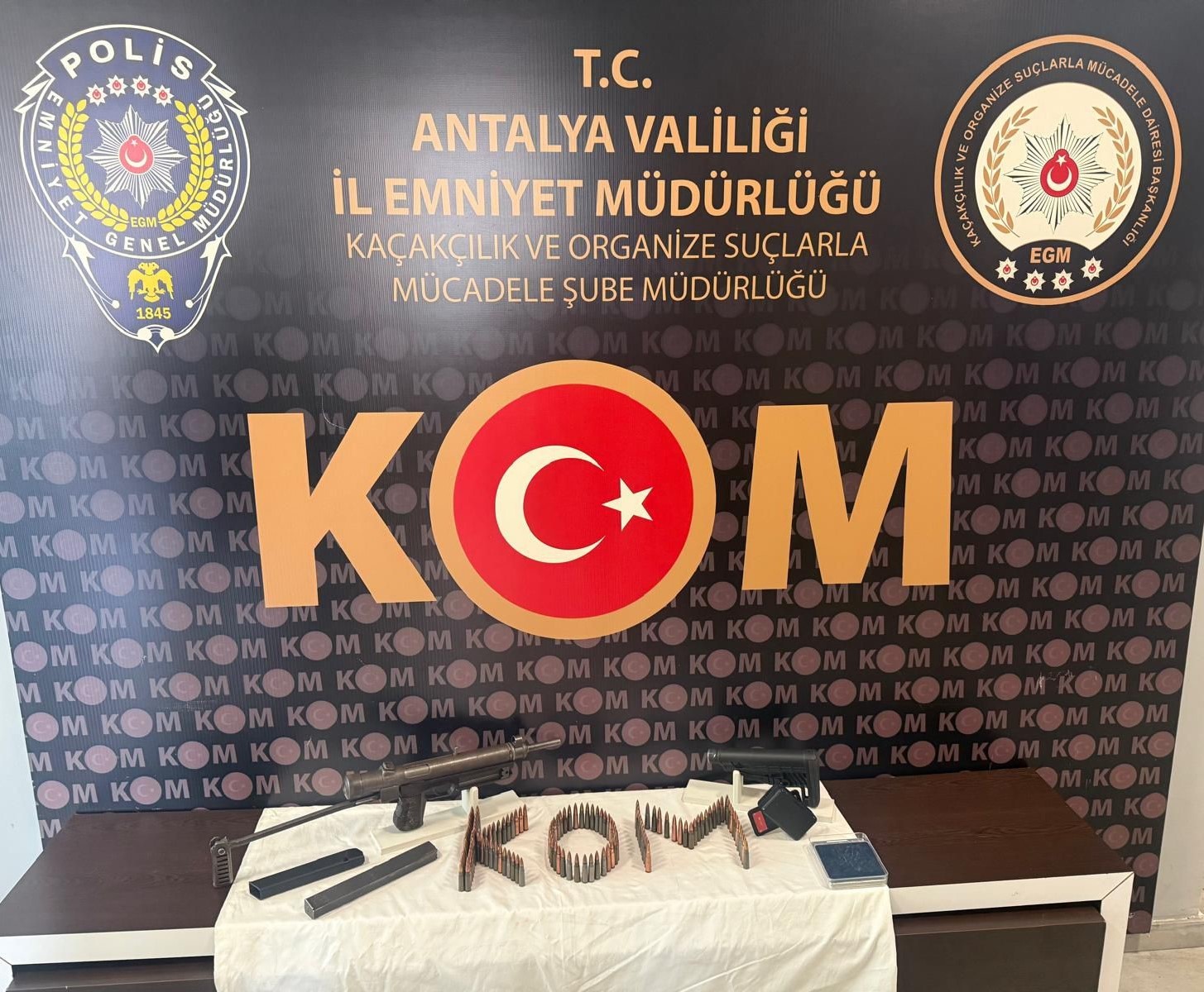 antalyada eglence mekanini kursunlayan supheli tutuklandi 2 LdXLF18O