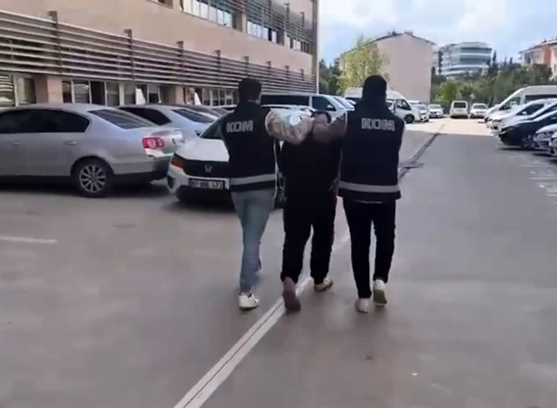 antalyada eglence mekanini kursunlayan supheli tutuklandi 3 KhRB3945