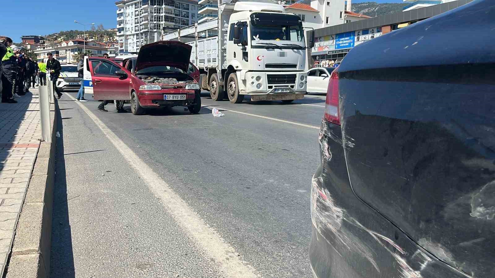 antalyada ehliyetsiz surucu ortaligi birbirine katti 357 bin lira ceza yedi 3 tN29z2RF