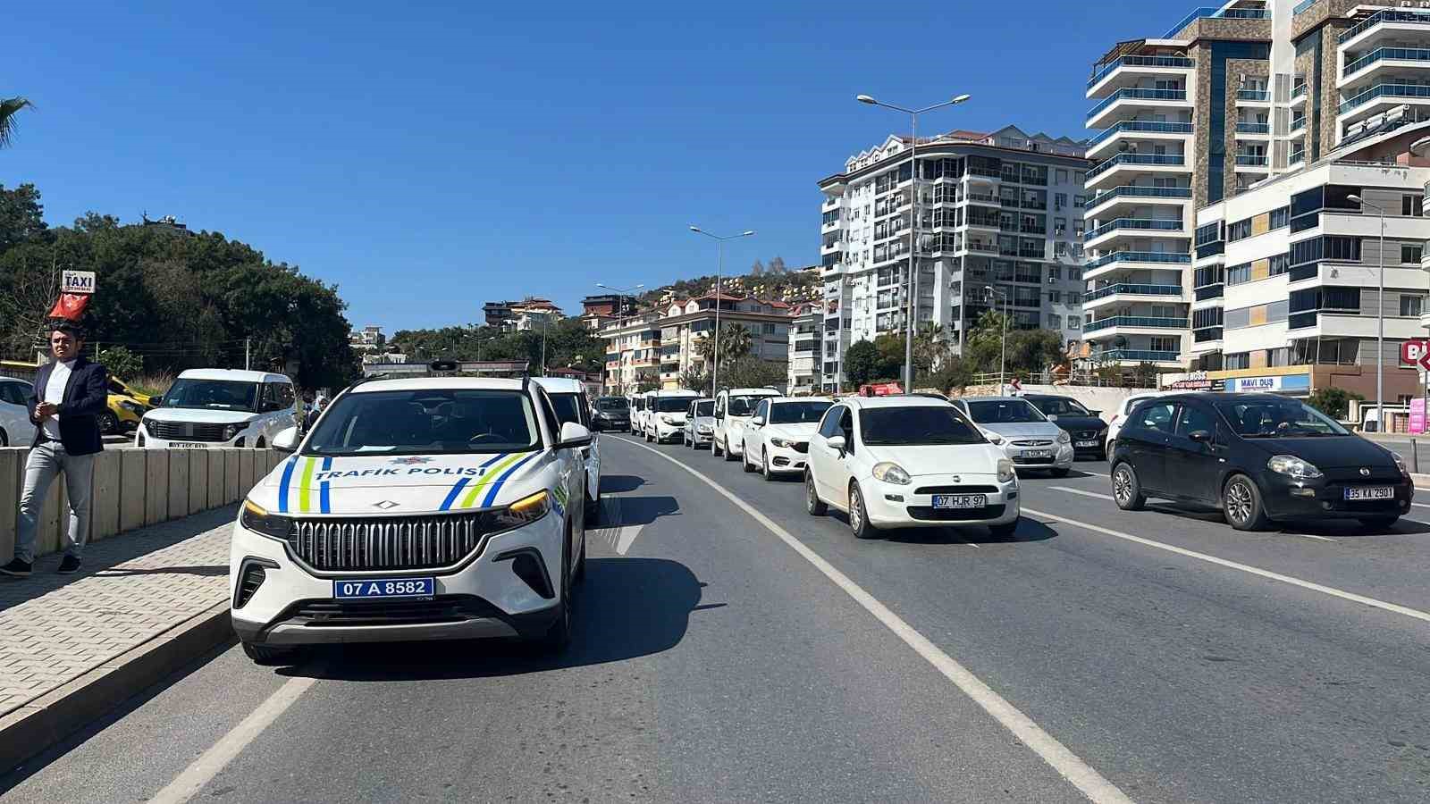 antalyada ehliyetsiz surucu ortaligi birbirine katti 357 bin lira ceza yedi 6 7nGqYCTw