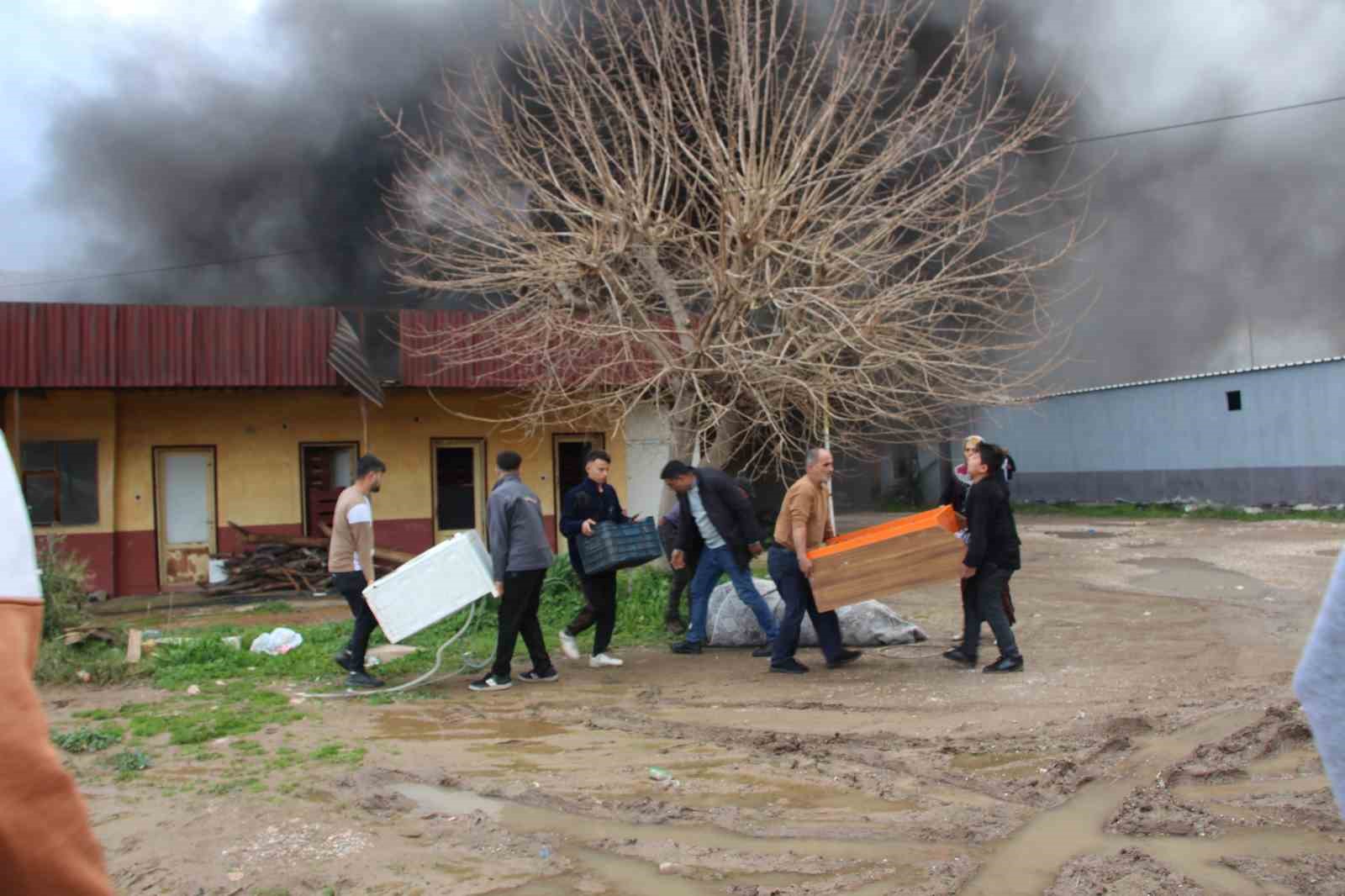 antalyada ekmek firini olarak kullanilan mustakil yapi alev alev yandi 4