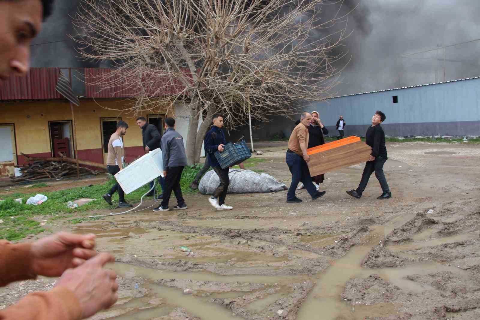 antalyada ekmek firini olarak kullanilan mustakil yapi alev alev yandi 5