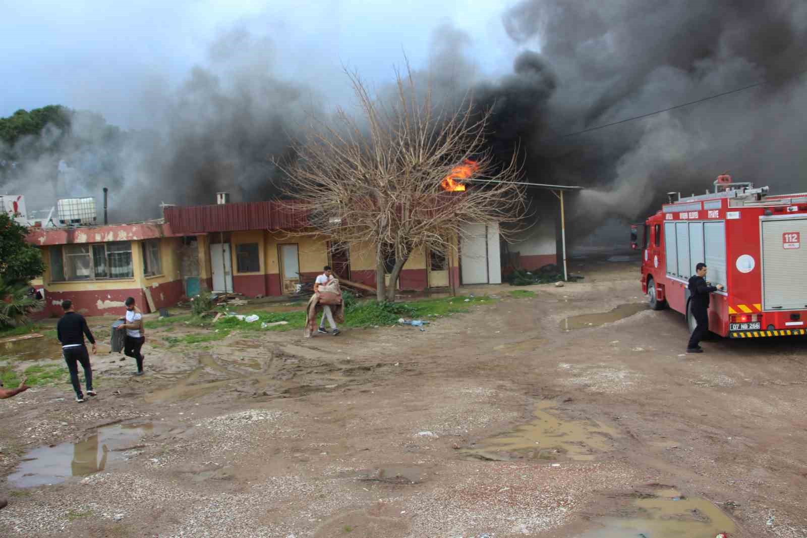 antalyada ekmek firini olarak kullanilan mustakil yapi alev alev yandi 7 SI9ySGHy