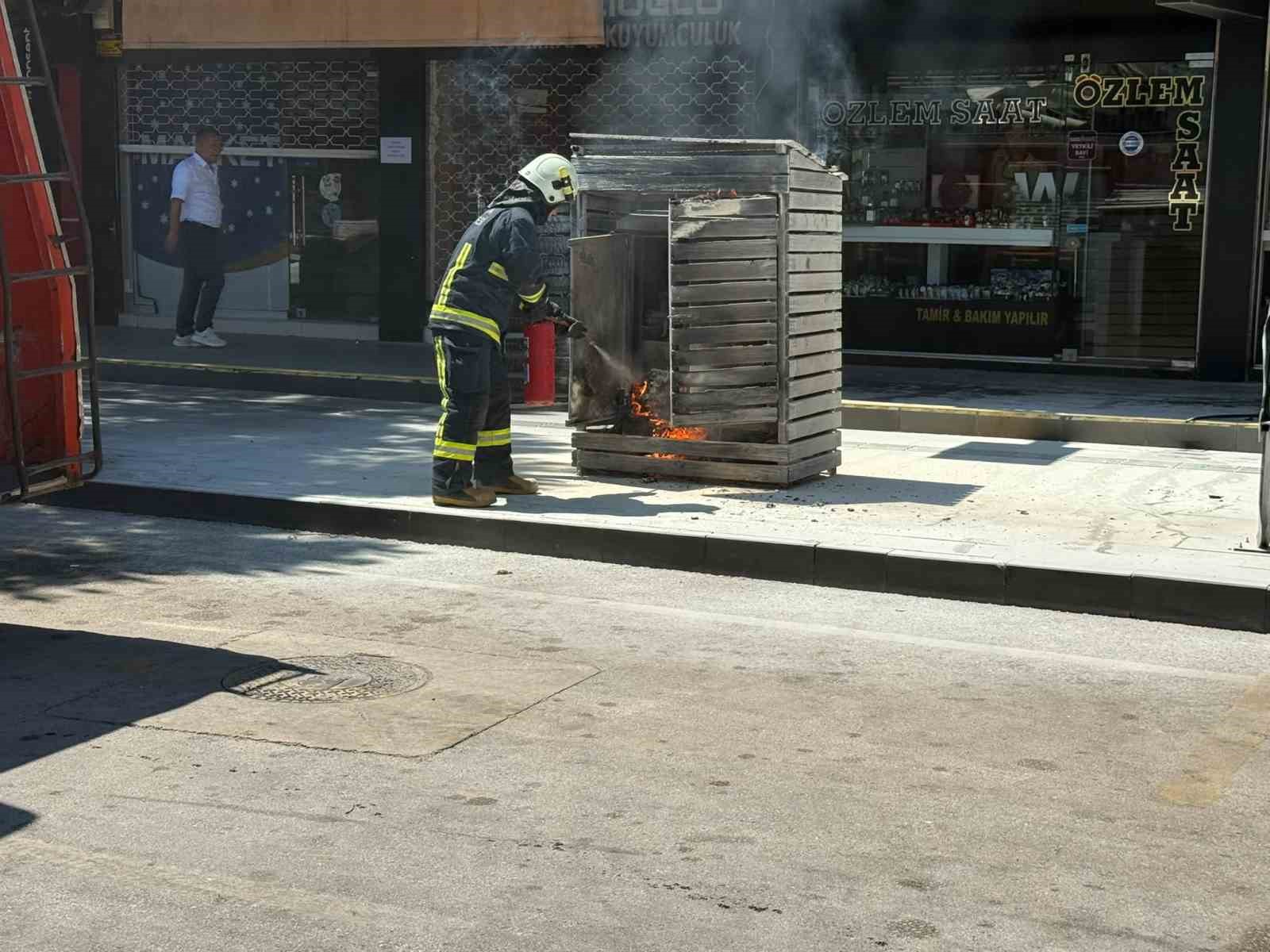 Antalya’da elektrik trafosunda çıkan yangın kokuttu 6 antalyada elektrik trafosunda cikan yangin kokuttu 2 FqCdl5Qe