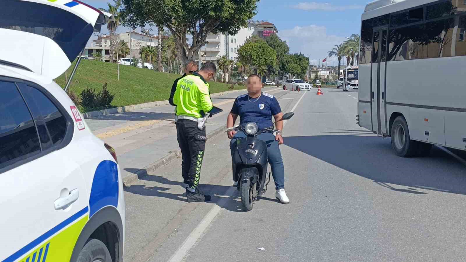 antalyada elektrikli bisiklet surucusune 126 bin tl ceza 1 nMwcQz6a