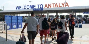 antalyada-erken-rezervasyonlarda-iptallere-ragmen-akis-devam-ediyor-talep-umudu-suruyor-dPxOqqB4.jpg
