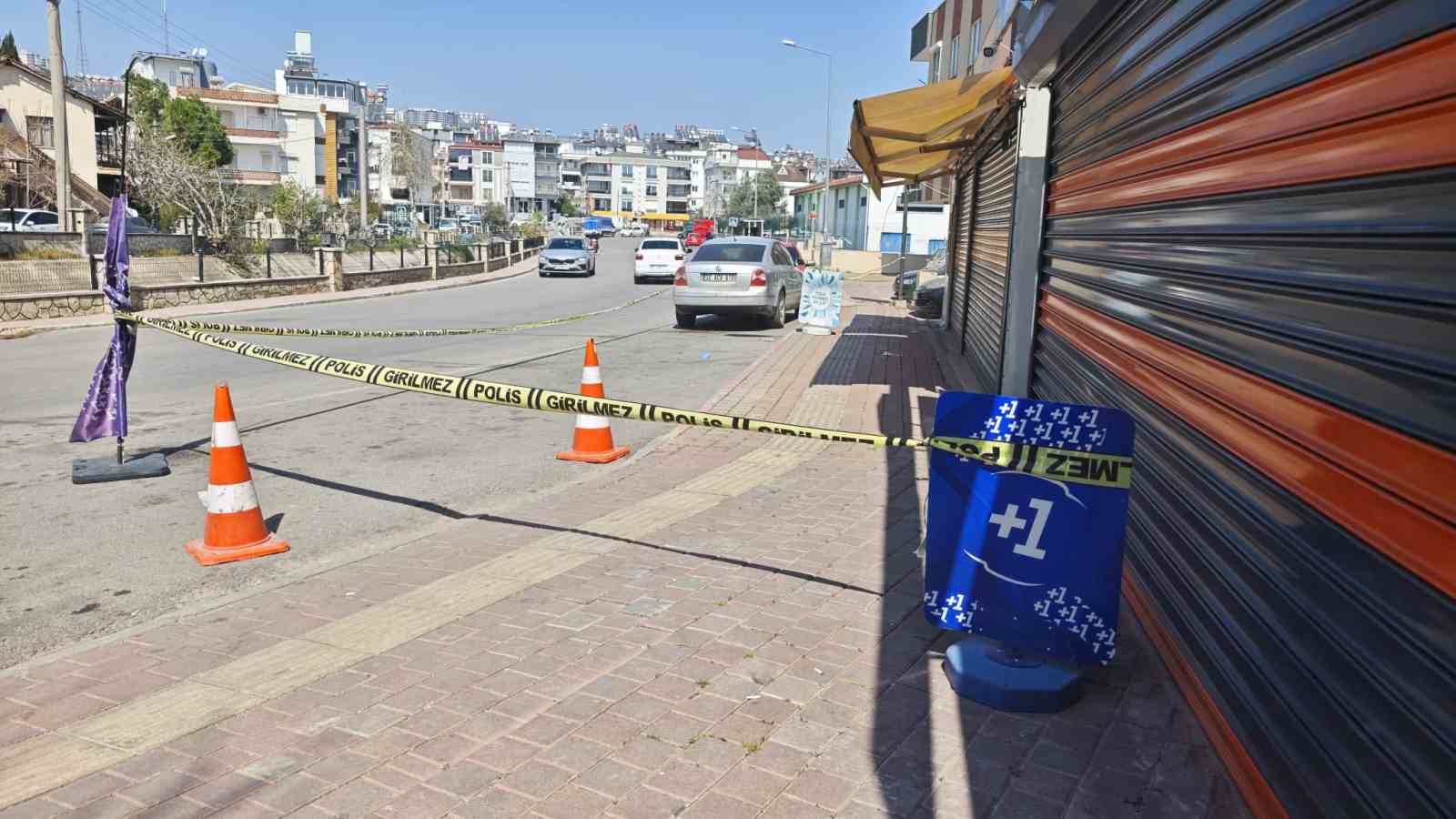 antalyada esnaf kavgasi kanli bitti 1 olu 2 yarali 0 KzqzUC6P