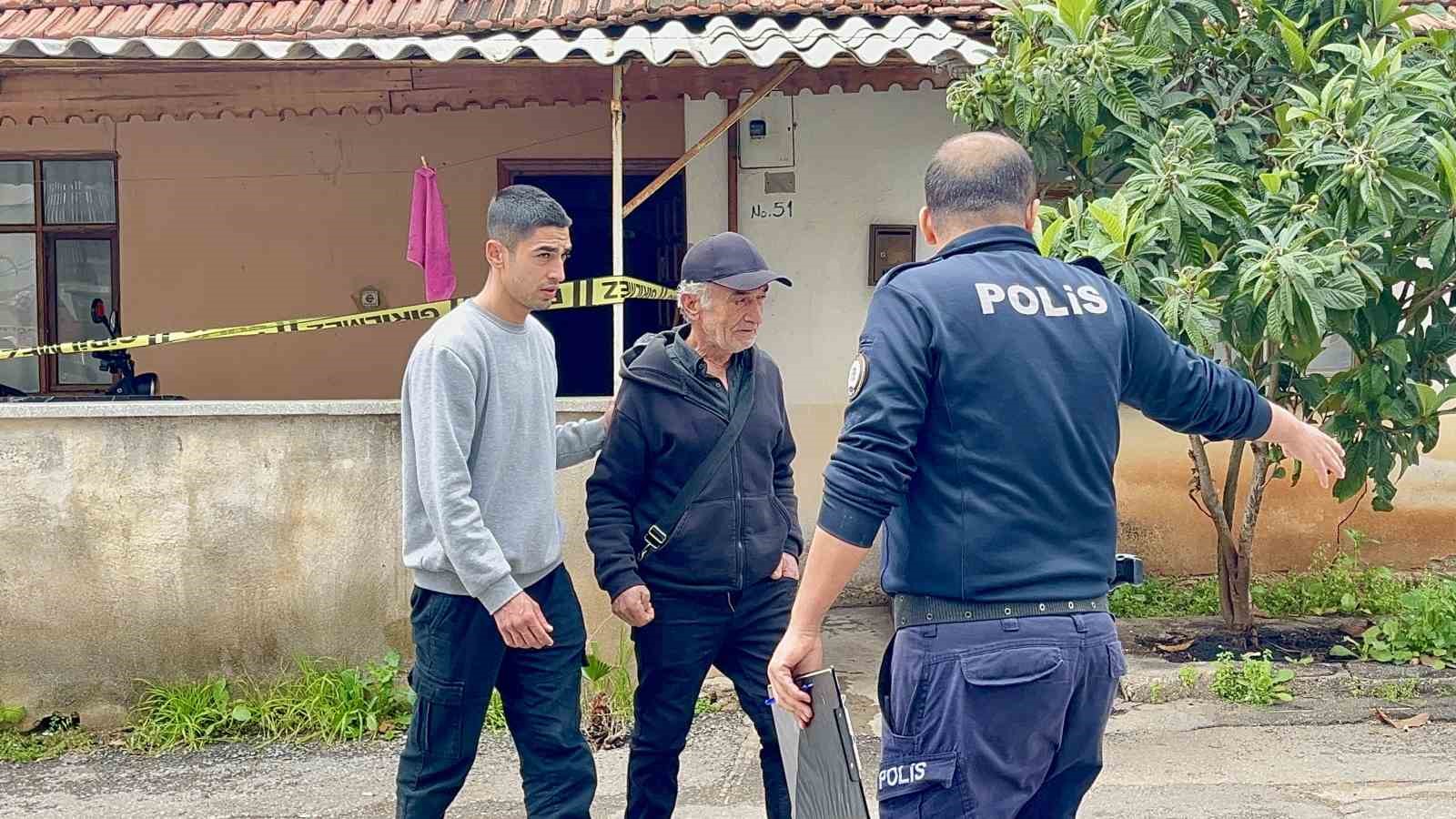 antalyada evde olu bulunan gencin teyzesinden yurek yakan agit dayanamam ben icim yaniyor 6 QKOnbu1t