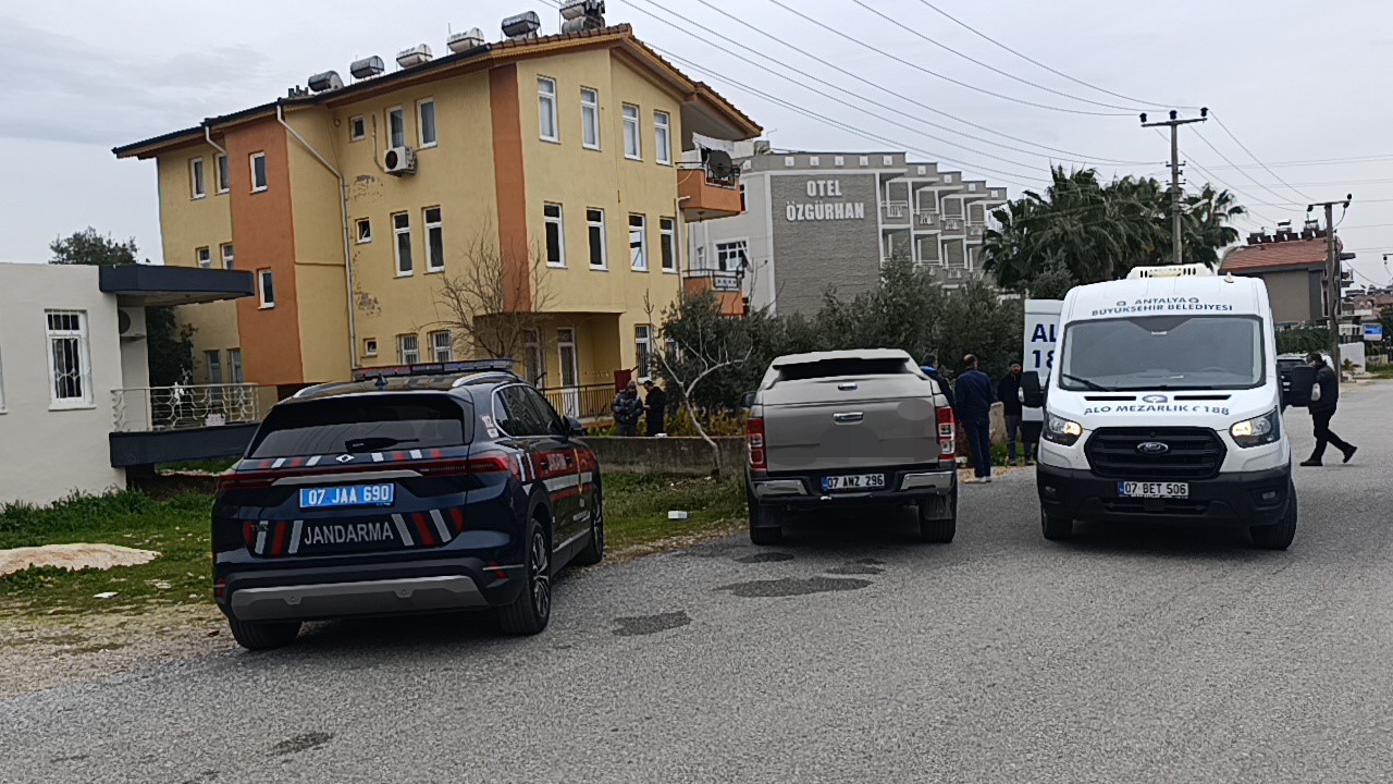 antalyada evinde karnindan vurulmus halde olu bulundu 1 UIvfrgEh