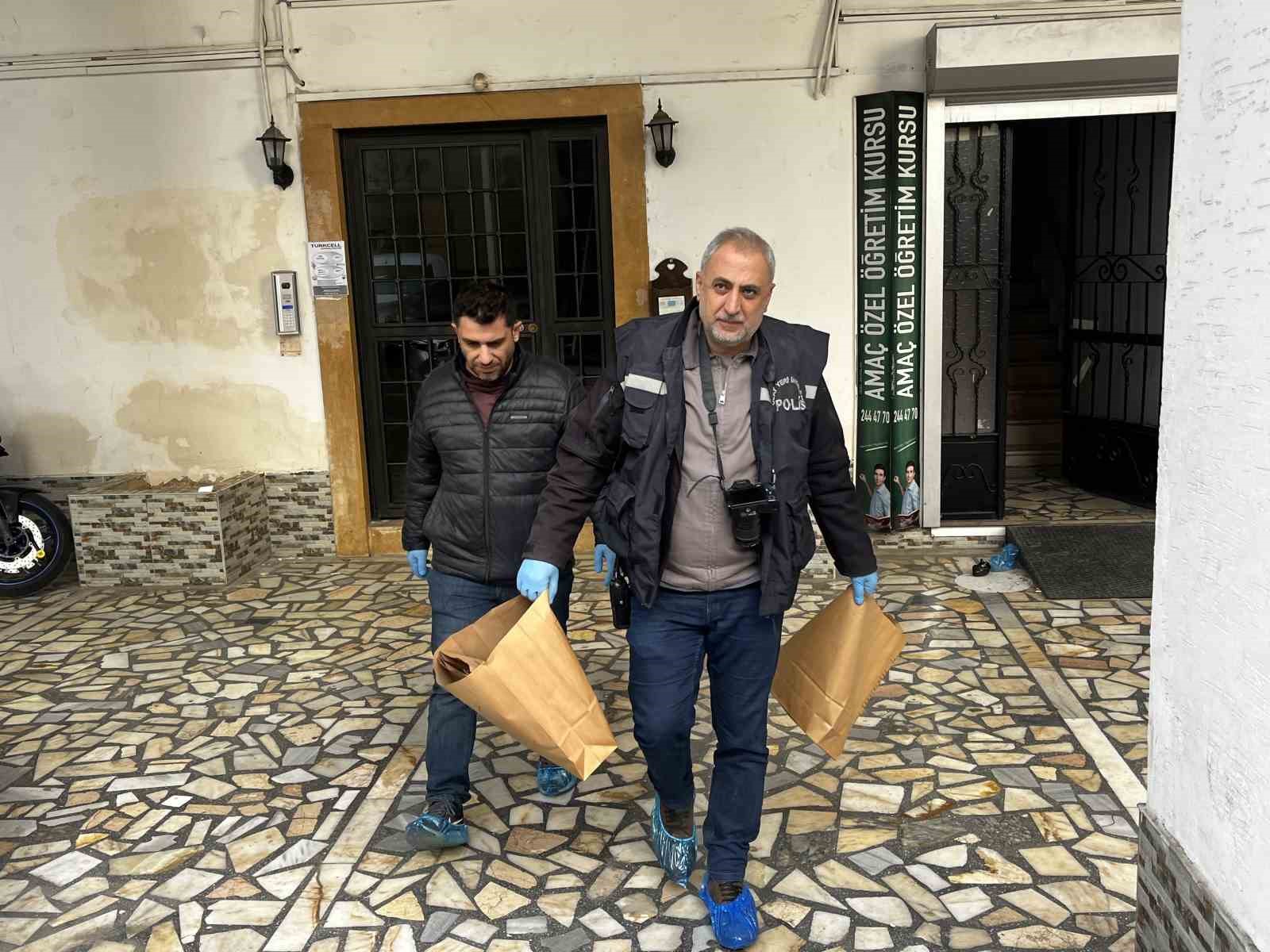 Antalya’da evinde ölü bulunan yaşlı kadının kızı ve erkek arkadaşı tutuklandı 5 antalyada evinde olu bulunan yasli kadinin kizi ve erkek arkadasi tutuklandi 1 RyIzLpSA