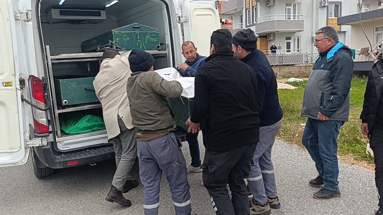 antalyada evinde silahla vurulmus halde olu bulunan kisinin cenazesi teslim alindi 1 CKwuyEiI