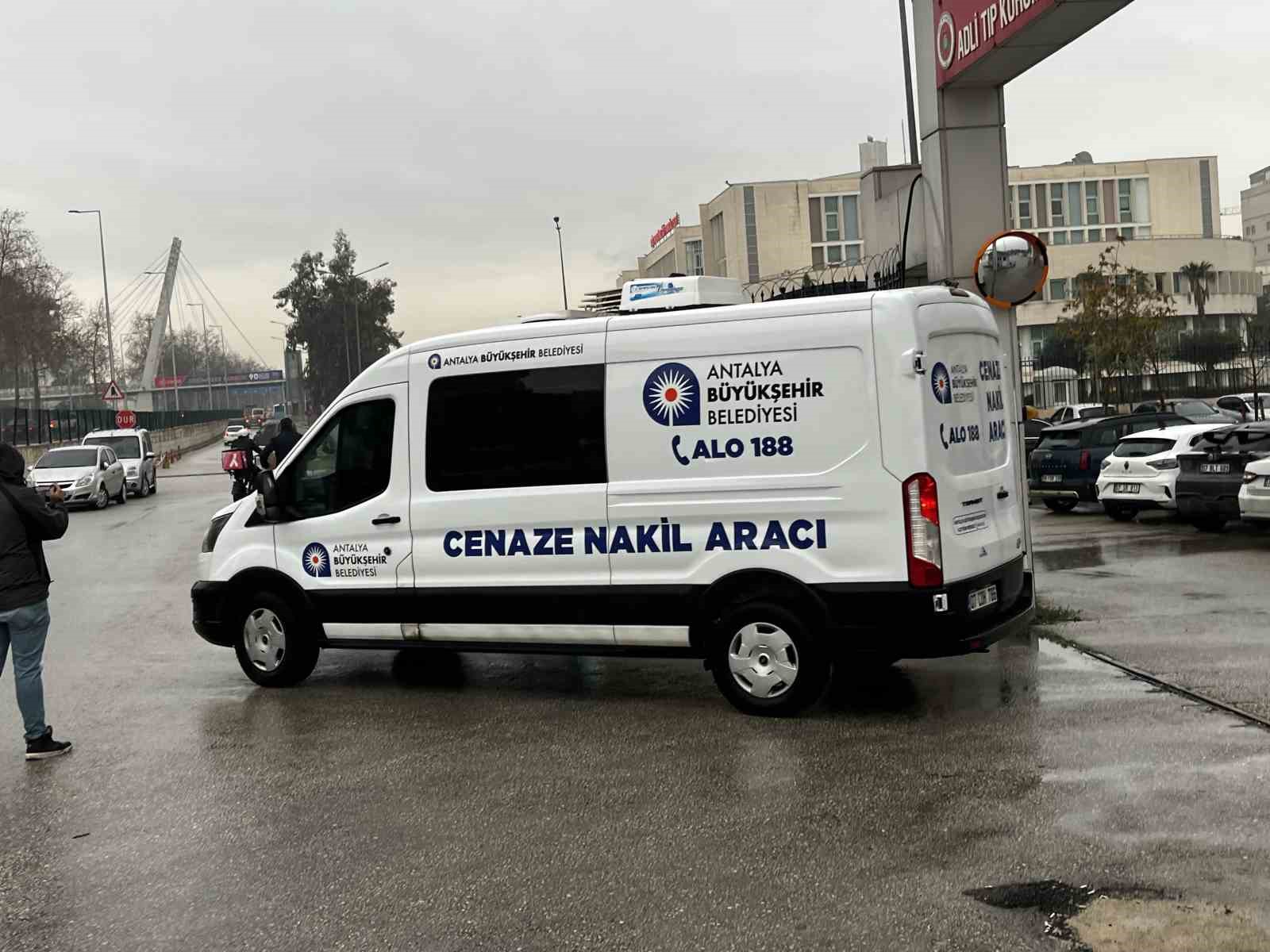 antalyada evinde silahla vurulmus halde olu bulunan kisinin cenazesi teslim alindi 5 j7W9UPnV